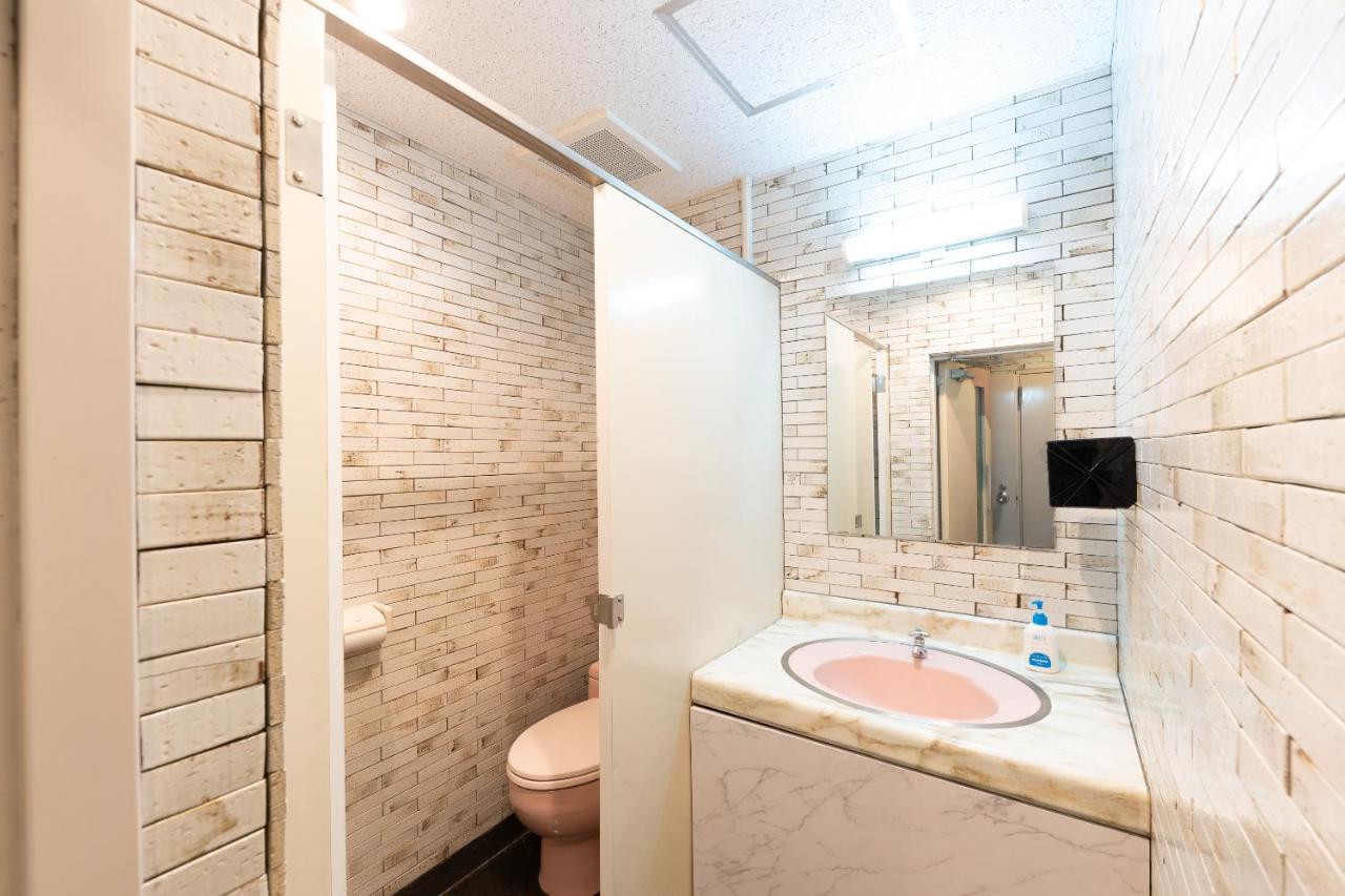 Oyo Hotel Exsaison Sugamo Tōkyō Extérieur photo